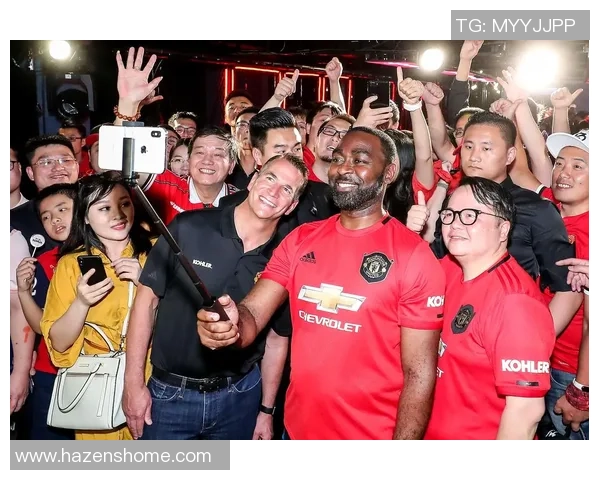 奥斯卡与足球明星亲密合影展现运动与艺术的完美融合